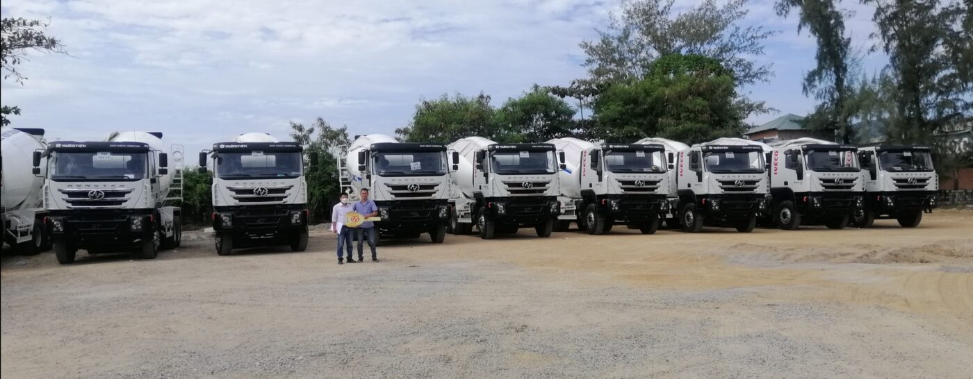 ban-giao-xe-tron-iveco-hongyan-cty-dic01